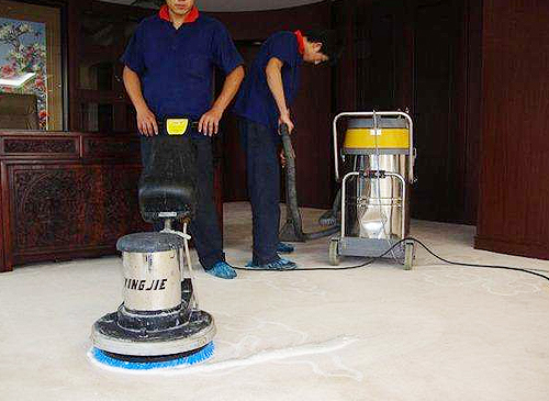 云南藍(lán)軒清潔告訴你地毯的日常清潔和保養(yǎng)方法2